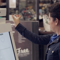 Роботы помогают сориентировать покупателей в магазинах
