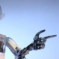 RoboThespians поют "Я не робот"