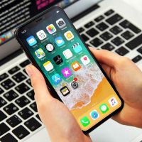 ​​ iPhone X за более чем 1500$ не хочет принимать звонки