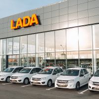 Автомобиль «Лада» и микроавтобус попали в ДТП на перекрёстке в городе Симферополь