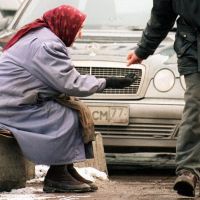 Россияне бегут за границу от бедности, которая пробралась во все регионы страны