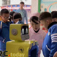 Роботы следят за здоровьем учеников в Китае
