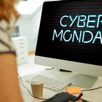 В Киберпонедельник россияне больше всего тратили на одежду, обувь и гаджеты — исследование ЮKassa