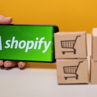 Дропшиппинг на Shopify против Amazon