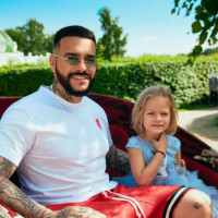 Тимати вместе с дочерью Алисой снялся в новой рекламе МТС