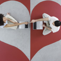 Россияне рассказали, в каких сферах хотят найти вторую половинку