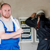 Как собрать квалифицированную команду по электромонтажу: опыт компании «Невал»