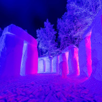 В Финляндии появился Сноухендж: копия всемирно известного памятника, построенная из снега