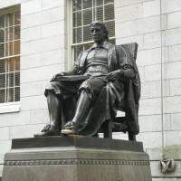 Необычная статуя в Гарварде⁠⁠