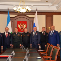 В Башкортостане командующий Приволжским округом Росгвардии вручил государственные награды сотрудникам ведомства, принимавшим участие в специальной военной операции