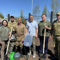 В Башкирии именные ели памяти погибших росгвардейцев высадили на Аллее героев в новом парке «Патриот»