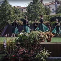 «Красная королева» посетила сад имени Баумана