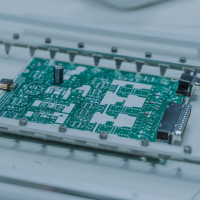 DIP монтаж печатных плат: особенности техники