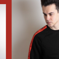 Бренды пополняют гардероб фанатов мерчем