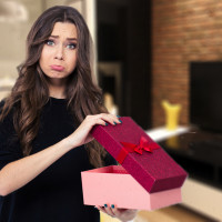 Россияне составили антирейтинг подарков на гендерные праздники