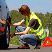 Светоотражающий сигнальный жилет: зачем нужен, сколько должно быть полос и каких цветов