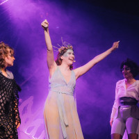 Искусство без ограничений: в Санкт-Петербурге прошла премьера первого в мире мюзикла на жестовом и русском языках