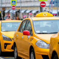 Цены на ОСАГО угрожают легальной работе таксистов: как решить проблему?