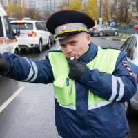 Обязан ли водитель предъявлять медицинскую справку по требованию сотрудника ДПС