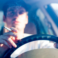 Курение за рулем