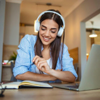 Чем онлайн-тренинг отличается от вебинара и какой формат лучше?