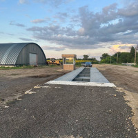 Установка автомобильных весов на фермерском хозяйстве по выращиванию пшеницы, кукурузы и ячменя