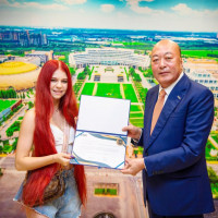 Александра Трусова  посетила индустриальный парк компании Tiens Group в Китае