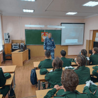 В столице Башкирии офицеры Росгвардии приняли участие в торжественной линейке подшефных кадетских классов