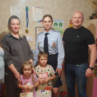 Общественный совет при УВД по ВАО совместно с полицейскими посетили малообеспеченную семью