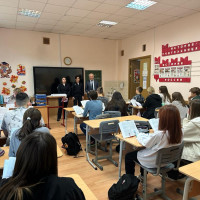 Председатель Общественного совета при УВД по ЮАО Харис Ильясов совместно с полицейскими встретились со школьниками и их родителями