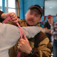 Об основах первой помощи рассказали росгвардейцы журналистам в Геническе