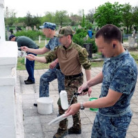 Росгвардейцы провели работы по благоустройству мемориального комплекса «Книга» в Херсонской области