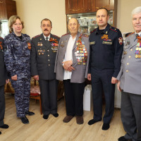 Представители территориального Управления Росгвардии поздравили ветеранов ВОВ с наступающим Днём Победы в Казани