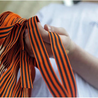 Живём, потому что помним: Торговые центры по всей России присоединились к акции «Георгиевская ленточка»