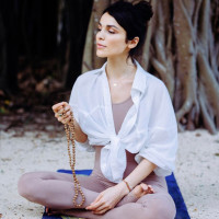 Сати Казанова проведет массовую практику Om Сhanting на Первом международном дне медитации