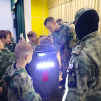 В рамках акции «Каникулы с Росгвардией» сотрудники ведомства посетили воспитанников детского лагеря «Аврора – юный спецназовец»