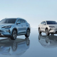 Какой электрический кроссовер первым достиг миллионного тиража?