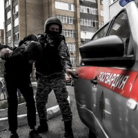 В Казани сотрудники Росгвардии совместно с полицейскими задержали мужчину, подозреваемого в уличном грабеже