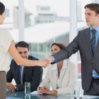 Работодатели пересматривают и структурируют способы вовлечения новых сотрудников в рабочие процессы