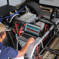 Аккумуляторы для электрокаров подешевели в 10 раз за 15 лет