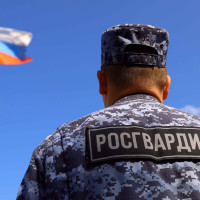 В казанском полку Росгвардии состоялось торжественное построение личного состава, посвященное Дню Государственного флага России