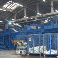 Зачем китайцы покупают пакеты из-под молока и картон?