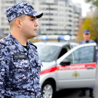 В Набережных Челнах сотрудники Росгвардии задержали троих граждан, подозреваемых в кражах из торгового центра