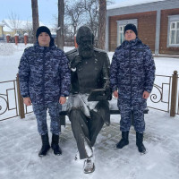 В городе Елабуга сотрудники Росгвардии приняли участие в акции «Росгвардия - гид»