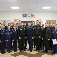 В Башкортостане начальник академии Росгвардии генерал-майор Андрей Кийко провел профориентационное занятие с учащимися кадетского корпуса