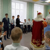 Дед Мороз специального назначения из казанского отряда спецназа «Барс» поздравил ребят из подшефного интерната