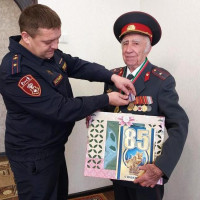 В Нижнекамском ОВО Росгвардии поздравили с 85-летием бывшего начальника подразделения