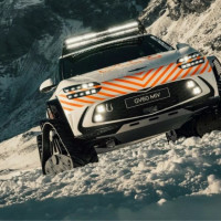 Genesis GV60 встал на гусеницы, а Audi Q6 — на цыпочки