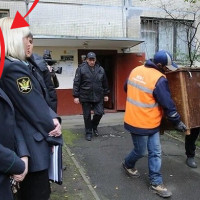 Уволили приставшу, лишившую пенсионеров квартиры из-за долгов