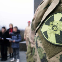 Память жертв Холокоста почтили росгвардейцы в Херсонской области